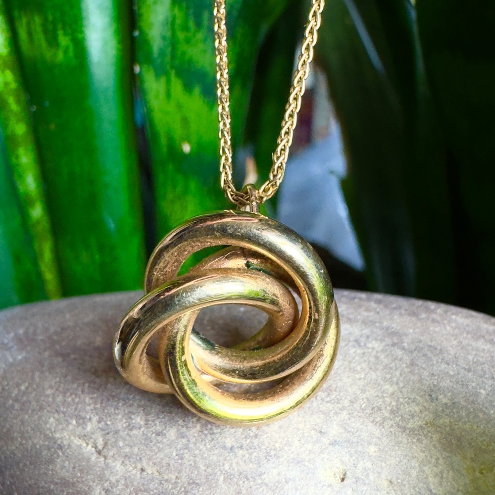SOLD 14k Knot Pendant
